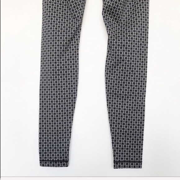 Lululemon wunderunder trigeo silver spoon black 6 - Picture 5 of 10